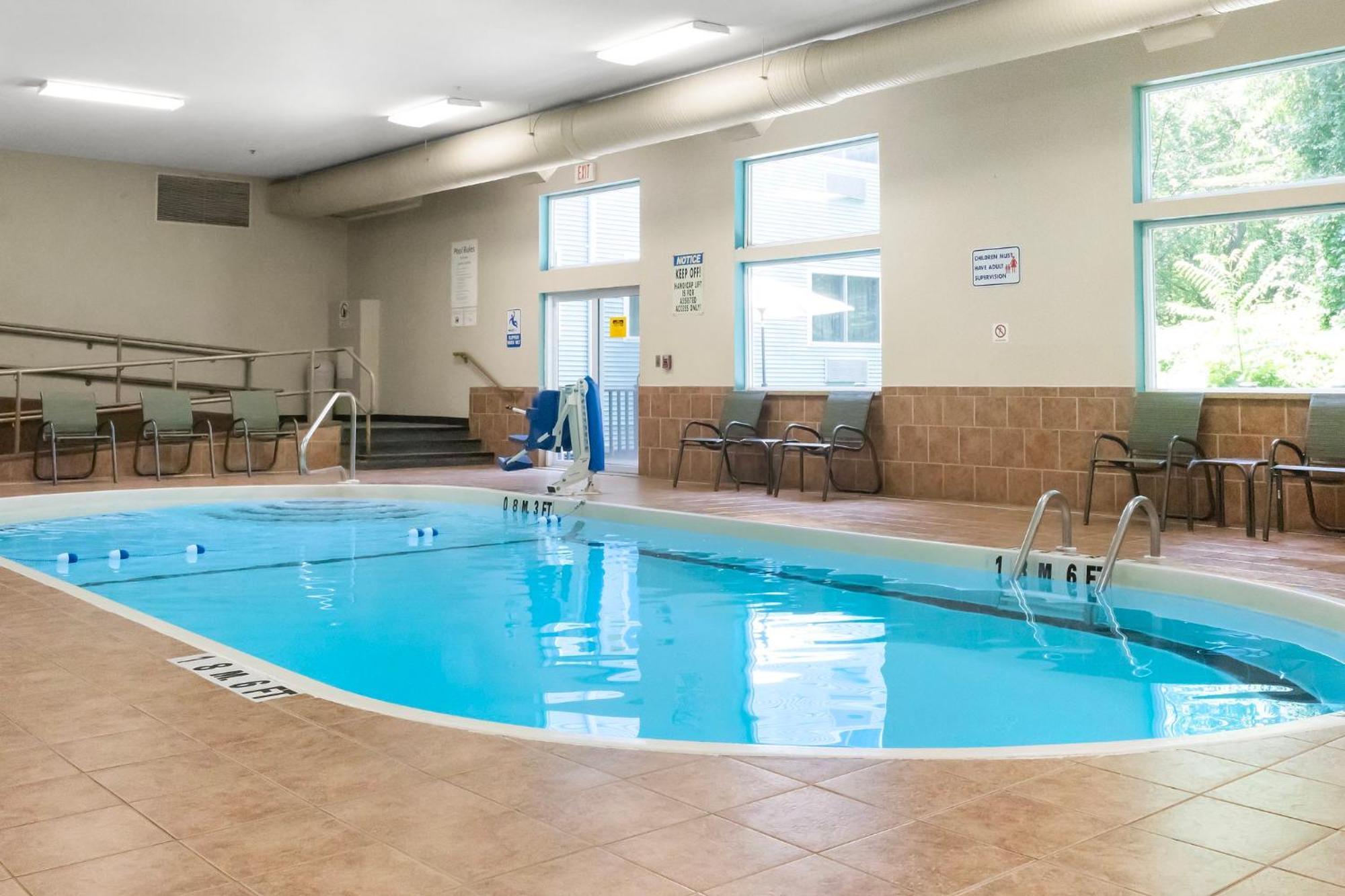 Express - - Chicopee Area By Ihg Ludlow